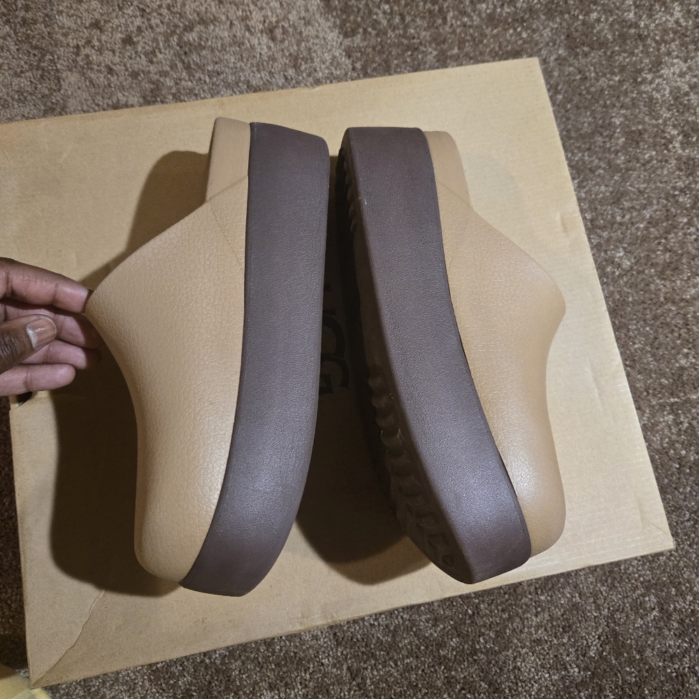 Crocs Dylan Platform Clogs Size 10.    Tan and Brown Slide Sandals. Color:Taupe